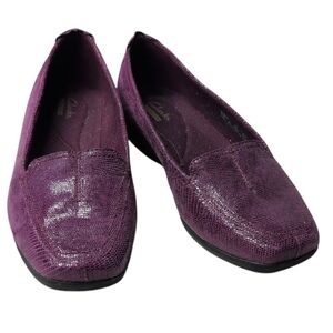 Clarks Haydn Gloss Slip-On Comfort Loafers Plum Colored